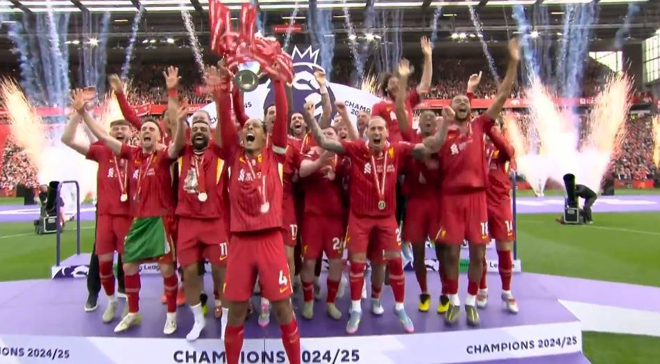 欧文：虽然利物浦早都夺冠了但这一刻还是很特别，球迷爽翻了