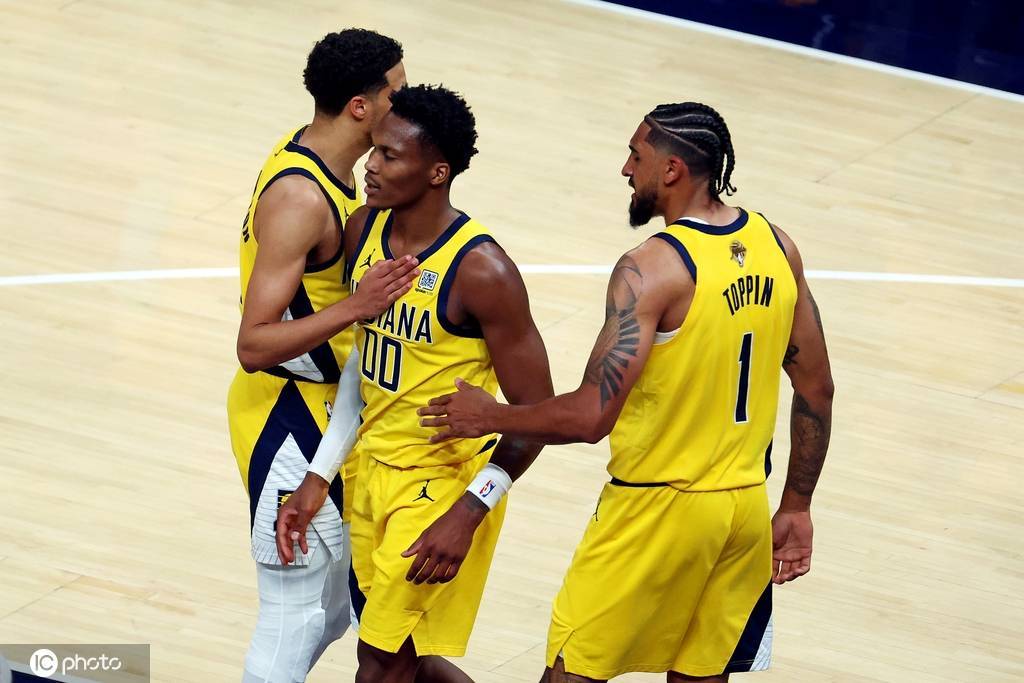 G3半场：步行者替补得分30-11 麦康奈尔堪称凡人之光