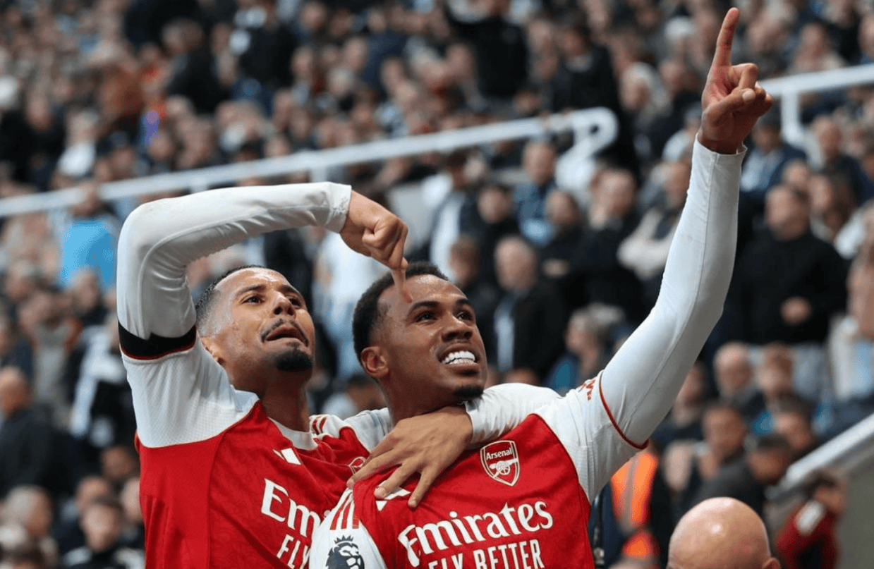 2-1逆转！2-1绝杀！疯狂一夜，巴萨超越皇马，阿森纳缔造奇迹